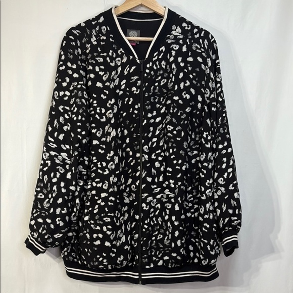 ♥️Vince Camuto Black and Whitr Bomber Jacket with Organic Pattern